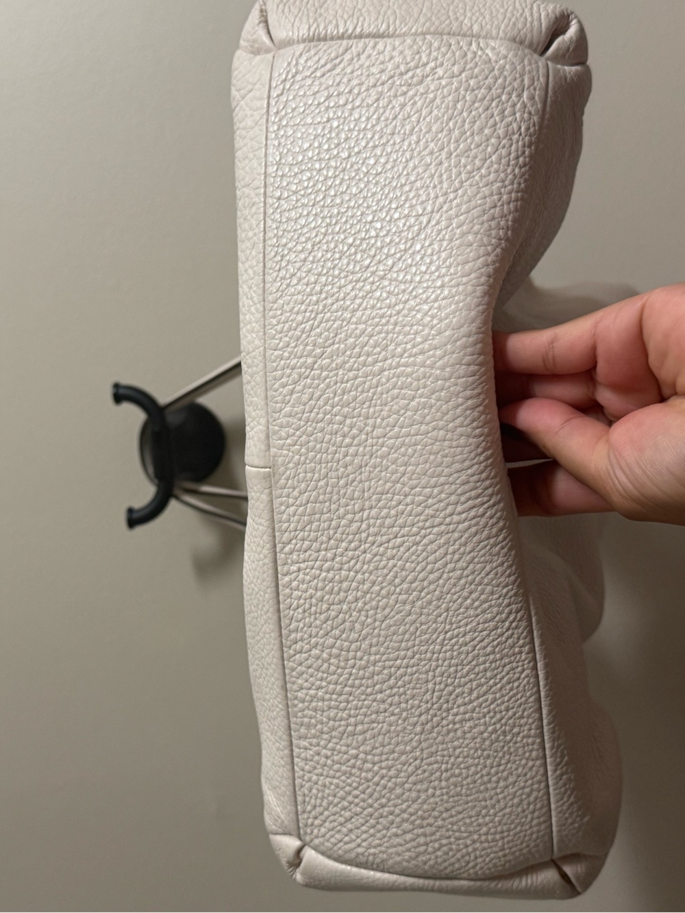 Coach White Pebbled Leather Shoulder Bag with Gold Hardware - Picture 9 of 10